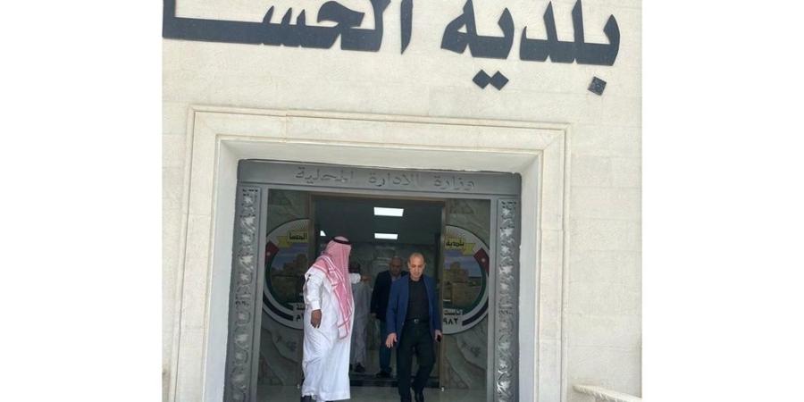 وزير الإدارة المحلية يتفقد بلديات في الكرك والطفيلة