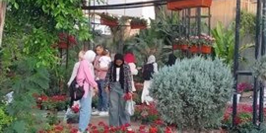 استجابة للإقبال الجماهيري الكبير.. وزارة الزراعة تقرر تمديد فعاليات معرض"زهور الربيع"حتى نهاية شهر مايو الجاري