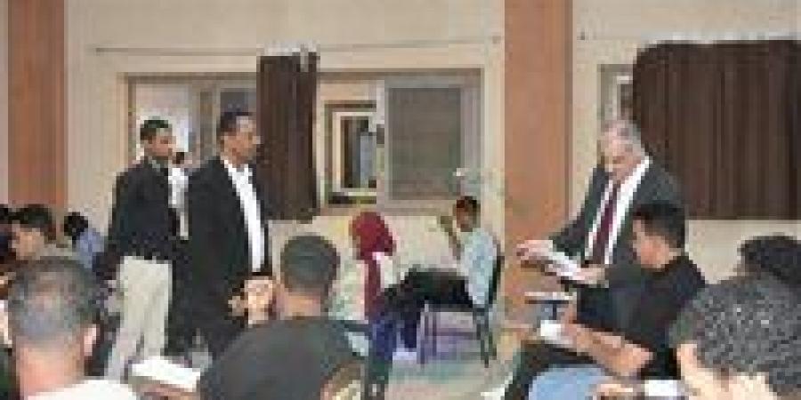 رئيس جامعة أسوان يتفقد امتحانات كلية الزراعة ويشيد بالعملية الامتحانية داخل اللجان