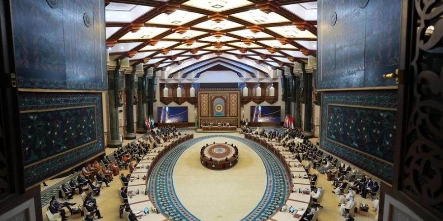 البيان الختامي للقمة العربية يطالب بالضغط الدولي لوقف إراقة الدماء بغزة