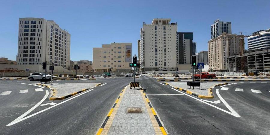 الأشغال: إعادة تشغيل الإشارة الضوئية على تقاطع شارع 22 مع طريق 2469 بمنطقة الجفير