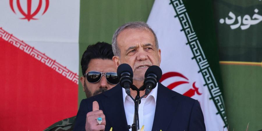 "تهديداته عار ولن نتراجع بأي حال".. رد من خامنئي وبزشكيان على ترامب - الأول نيوز