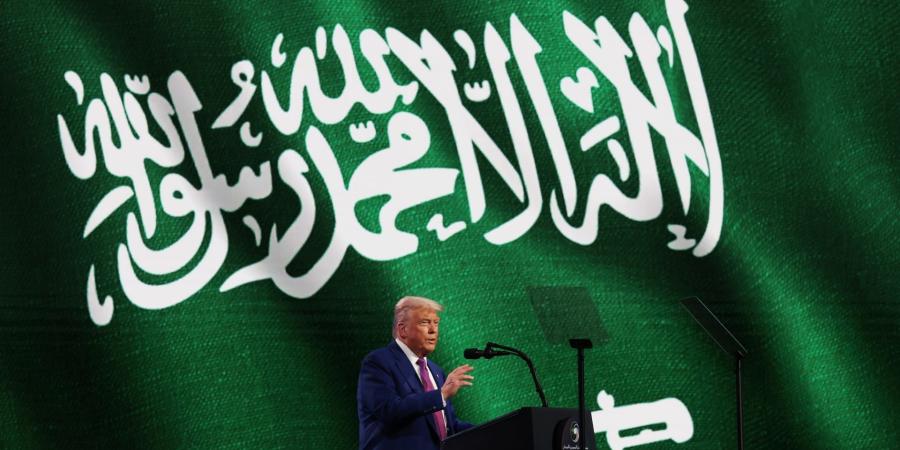 "بدون تعليق".. مسؤول بالبيت الأبيض ينشر فيديو يقارن استقبال محمد بن سلمان لترامب وبايدن - الأول نيوز