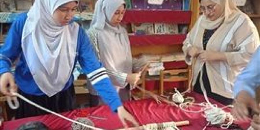 تحت شعار( حرفتك – مهنتك) .. ورشة حرف يدوية وتراثية لعضوات نادي الفتاه والمرأة بمركز التنمية الشبابية بالعاشر من رمضان
