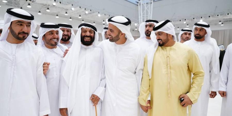 محمد بن سعود يحضر العرس الجماعي في رأس الخيمة
