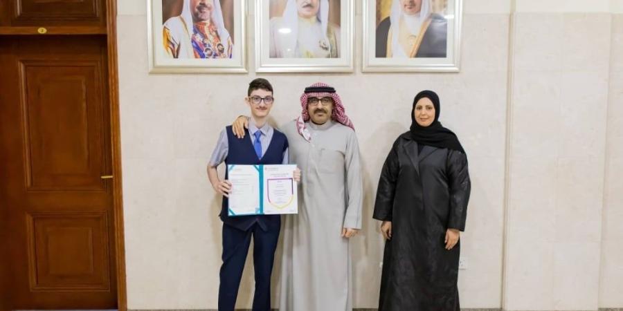 وزير التربية يستقبل الطالب أحمد عبدالرحيم من مدرسة النور العالمية