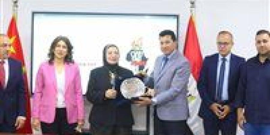 وزير الشباب والرياضة يوقّع بروتوكول تعاون مع الجامعة المصرية الصينية