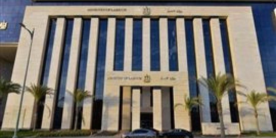 وزارة العمل تجدد تحذيرها للمواطنين ..جميع خدمات "الوزارة" مجانية