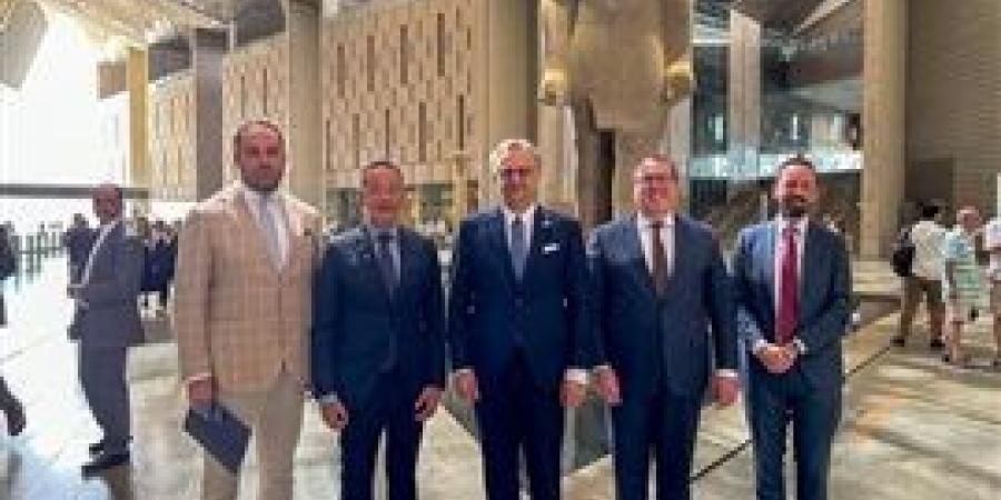 كبير مستشاري الرئيس الأمريكي للشؤون العربية والشرق الأوسط يزور المتحف المصري الكبير